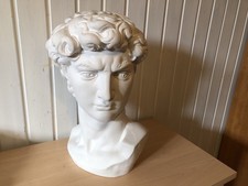 Große Büste Statue