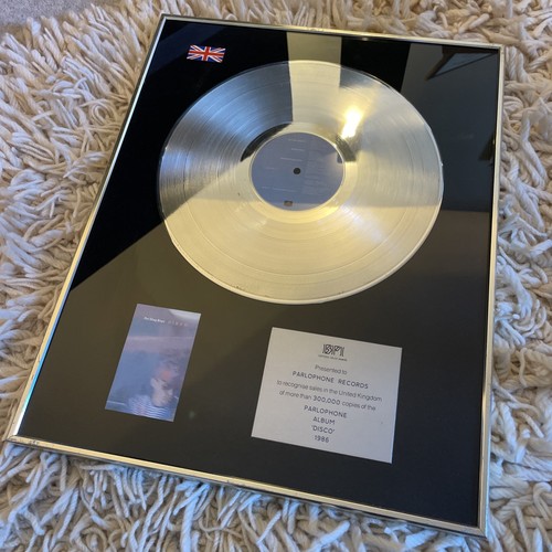 Bpi platinum disc music award - platinum,