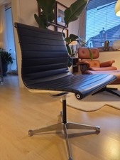 Eames Aluminium Chair EA 105