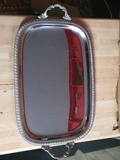 Schöne alte silberfarbene Servierplatte mit Griffen