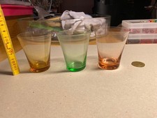 alte Schnapsgläser - bunt -