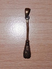 Hexenbesen, Bronze Anhänger