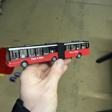 Gelenkbus rot schwarz Park &