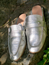 BCBGeneration, flacher Sabot, silberfarbenes Leder, Größe US 7,5, Dt. 38/38,5