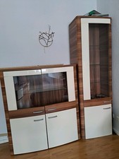 Moderne Wohnwand mit Vitrine und TV-Schrank – gut erhalten