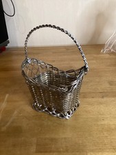 Kleiner Korb aus versilbertem Metall geflochten Vintage 13x10x6,5 