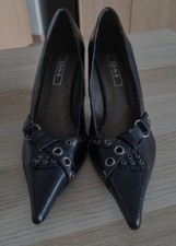 hohe Pumps Gr. 39 in schwarz mit Nieten vorne spitz mit Pfennigabsatz