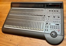 Mackie D8B 56 Eingang/72 Kanal mit 8 Bus Digitalmischpult - Mixingboard ohne CPU