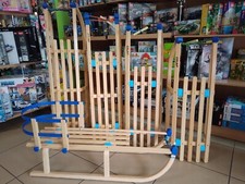 Holzschlitten mit Rückenlehne