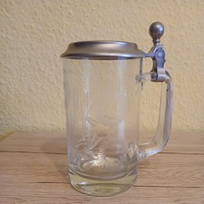 Glasbierkrug mit Zinndeckel