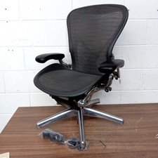 Herman Miller Aeron Größe B voll beladener Bürostuhl Posturefit Chromgestell