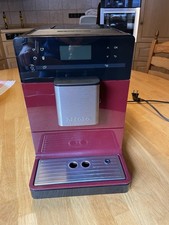 Miele Kaffeevollautomat cm 5300 - Brombeerrot. Defekt. Teilespender
