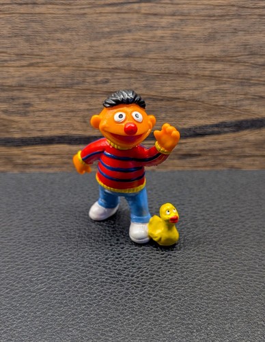 Ernie mit quietscheentchen - ernie,