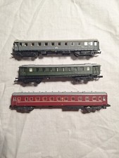 3 Personenwagen, davon 1 Piko Weitstreckenwagen
