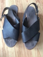 Plateausandale Sandale Plateausohle 38 schwarz Holzoptik Primark Plateau