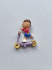 Polly Pocket Strollin Surprise Junge Mit Roller Figur 