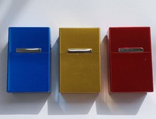 Zigaretten Etui Aluminium Magnetverschluß rot gold blau mit Laser Gravur