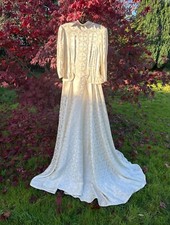 20er Jahre Vintage Creme Satin 3/4 Ärmel Schößchen Brautkleid mit Schleppe
