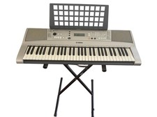 Yamaha E-Piano PSR-E313 mit Ständer und Netzteil