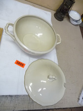 3805.    Alte Suppenterrine