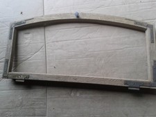 Altes Eichenfenster mit Bogen