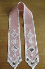 Hardanger Stickerei Handarbeit Tischband rosa-weiß 10,5 cm  x 1,38 m