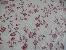 Stoffrest -  2,20 x  1,43 m - cremeweiß/weinrot - Blumenranken - 100 % Baumwolle