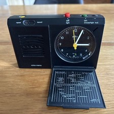 Klassischer reisewecker mit - klassischer,