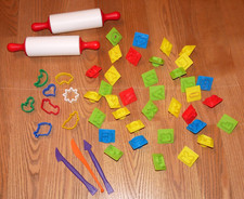 Set für Knete 2 x Spielstabil Teig-Roller 8 Ausstecher 26 Buchstaben 10 Ziffern