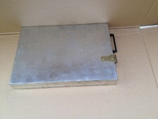 I/  Geld/Schmuck kassette Chrom aus Bank Schliessfach Tresor 37x24x4,5cm Waffen?