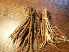 Dreads, Verlängerungen aus europäischem Echthaar. Zwischen 10 und 30 cm lang