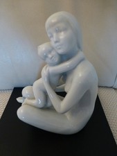 Porzellanfigur - Frau mit Kind - Royal Dux (?) - etwa 20 cm hoch