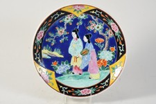 P45R44- China Porzellan Teller handbemalt Zwei Damen im Garten 