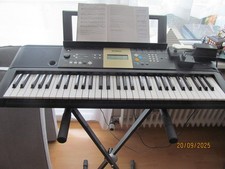 Yamaha YPT-220 Keyboard 61 Tasten mit Ständer und Pedal