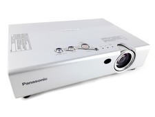 Panasonic PT-LB20E Beamer 2000 ANSI Lumen XGA 1024 x 768 - ca. 2000 Stunden