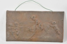 N91F29- Metall Relief spielende Kinder mit Hund 