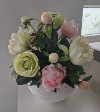 Seidenblumengesteck, Rosen, Pfingstrosen