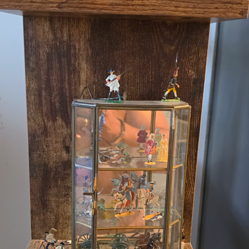 Vitrine mit bemalten