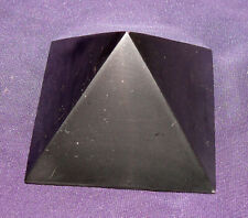 Schungit Pyramide, Flächen