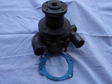 Gebr. orig. Wasserpumpe aus Traktor Perkins AD 3.152