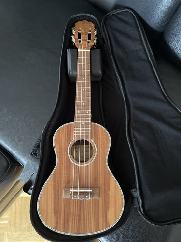 Cine hricane ukulele - cine,