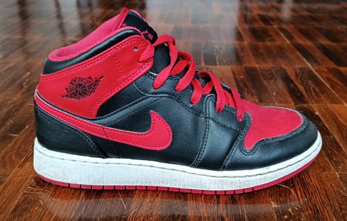 Nike air jordan mid - 1,