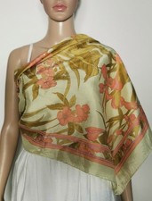 Vintage Seidentuch. Gebraucht in gutem Zustand. 100% Seide. 86cm*86cm