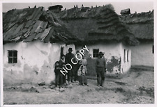 Foto WK2 Zigeuner Familie vor ihrer armen Hütte X170