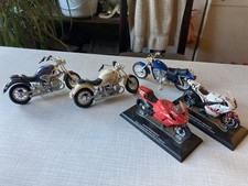 Motorrad-Modelle - Auf Display - Harley Davidson - Yamaha - Ducati  - 2x BMW