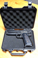 #332 - Pistolen  Hartschalen