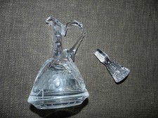 kleine Glaskaraffe mit