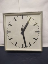 Große Fabrik Uhr Original