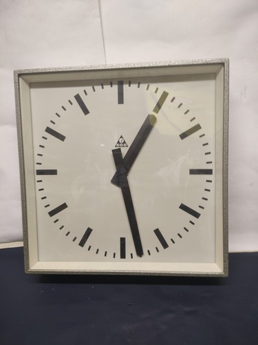 Große fabrik uhr - große,