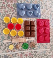 Backset mit Silikonmuffinformen, Kl. Kuchen u. Nudelholz Geprägt u.  Keksstempel